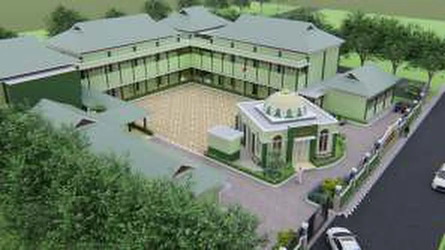 Render udara lapangan tengah pondok pesantren yang dikelilingi gedung dua lantai